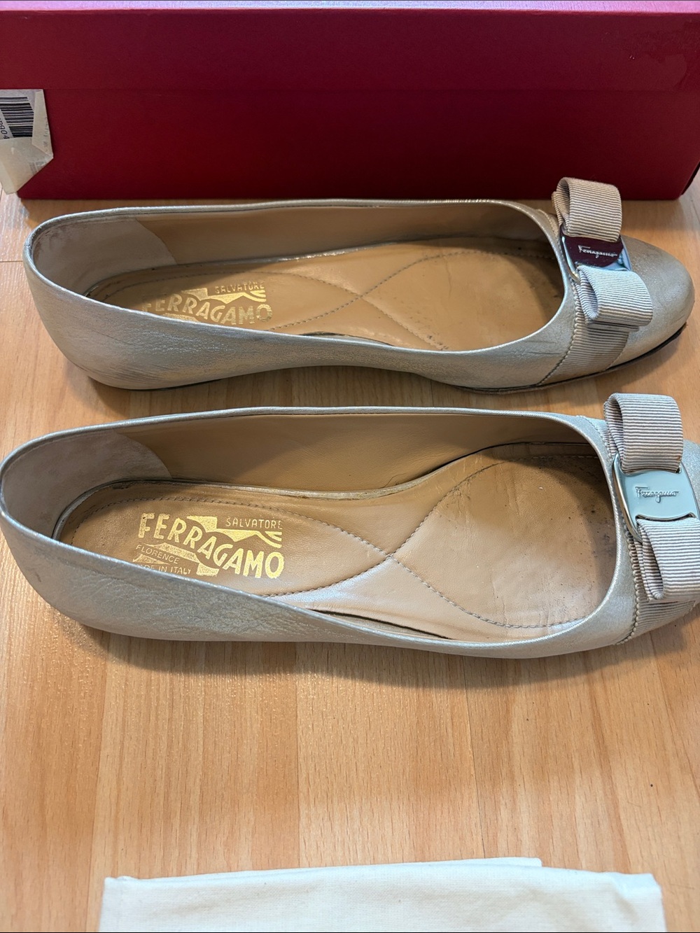 Salvatore Ferragamo Metallic Silver Leather Vara Bow Flats - Picture 5 of 8